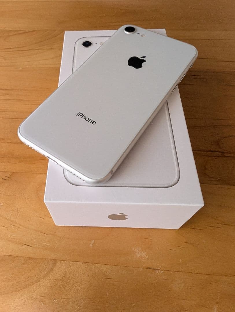 Apple iPhone 8 シルバー 本体 箱付き