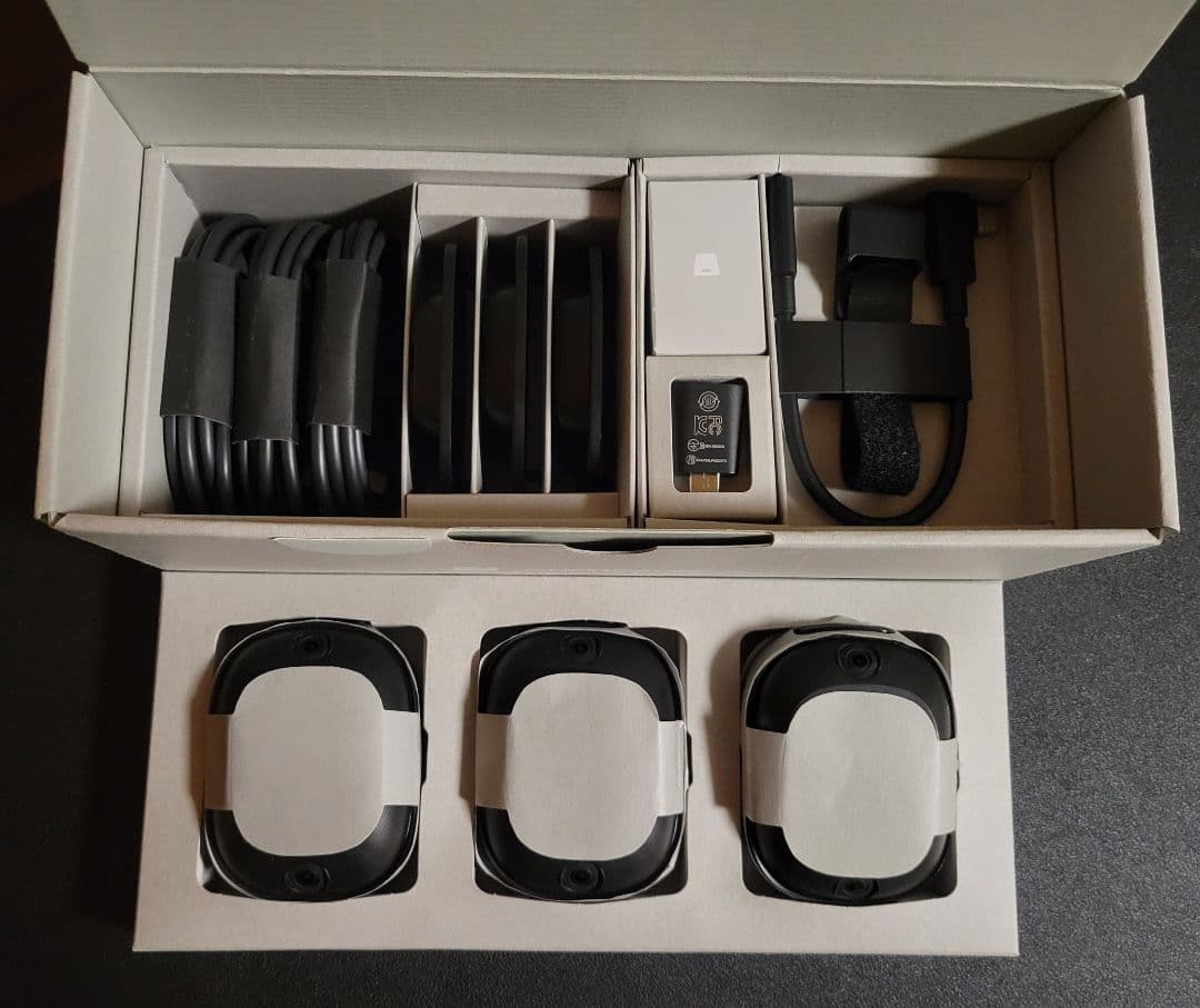 その他 VIVE Ultimate Tracker 3+1 Kit