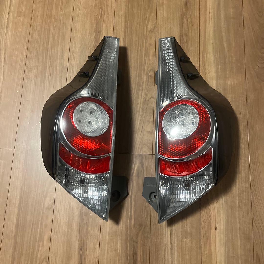 アクア　10 テールランプ (黒サイドカバー付)