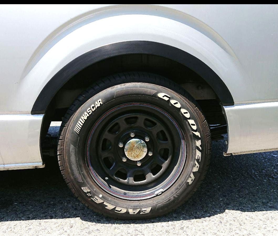 ハイエース オーバーフェンダー ビス止め ローダウンルック 30 ミリ 車検対応