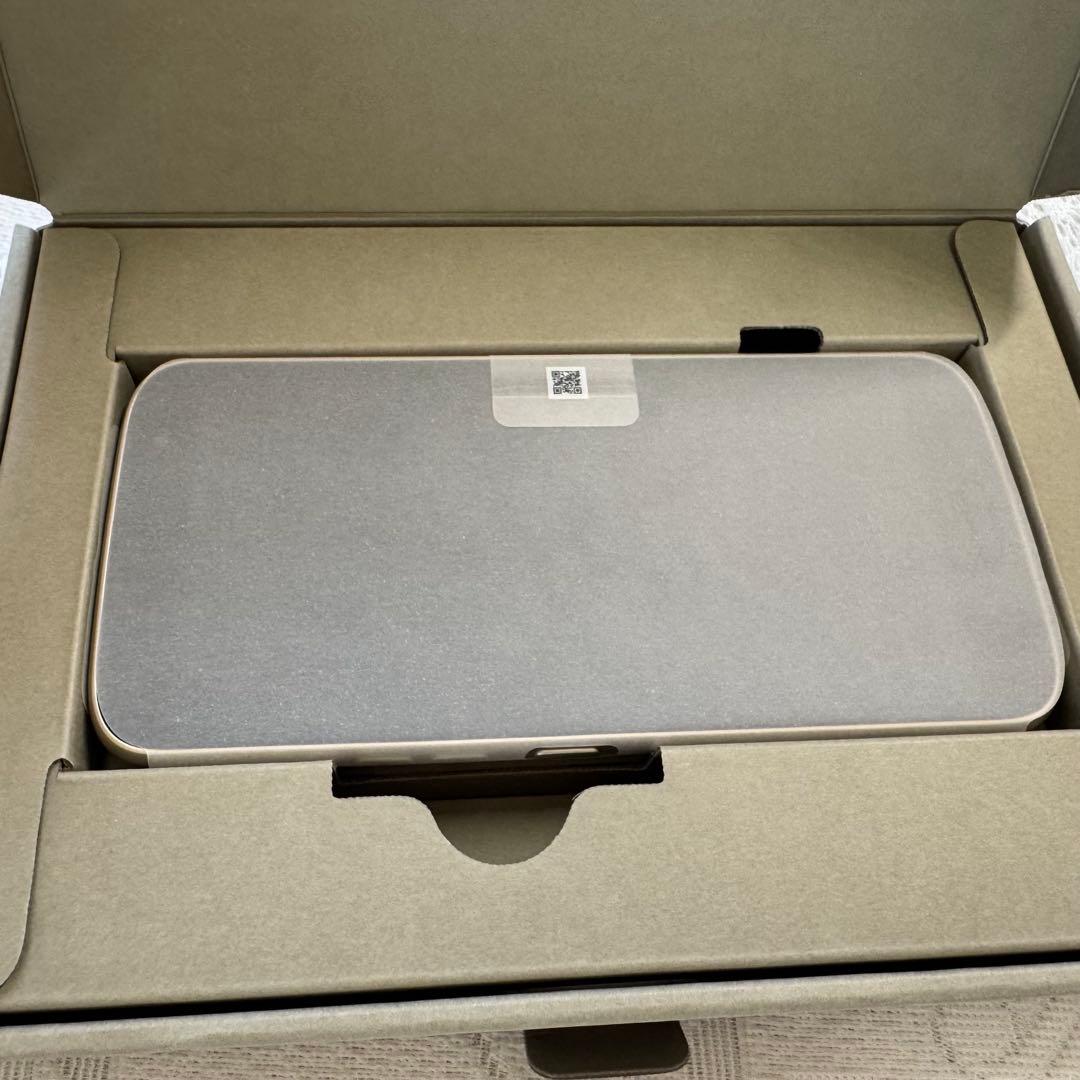 【新品・未使用】 らくらくスマートフォンdocomo F-53E ゴールド 本体