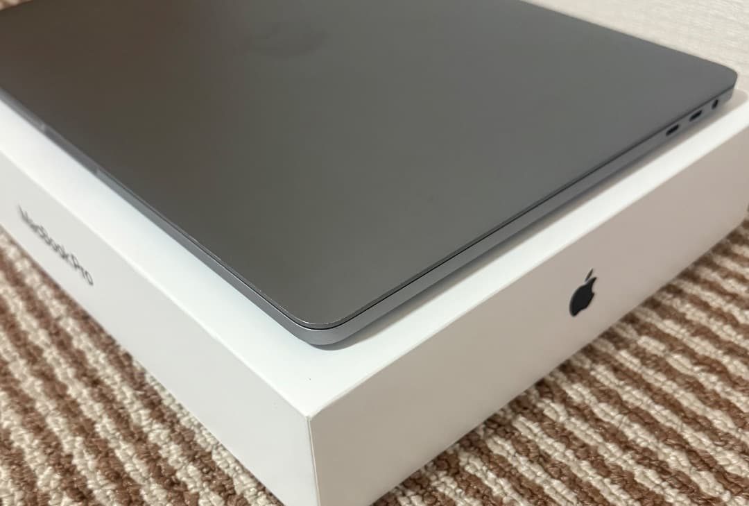 美品-Macbook Pro I5-8-256 - Office 付き