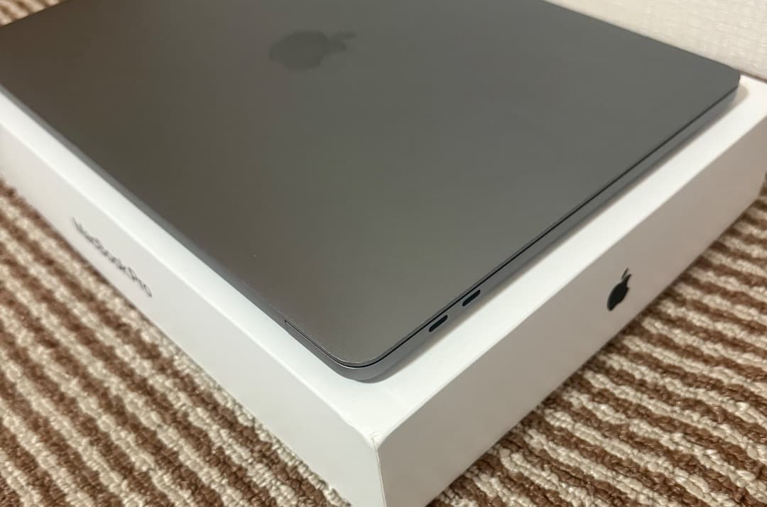 美品-Macbook Pro I5-8-256 - Office 付き