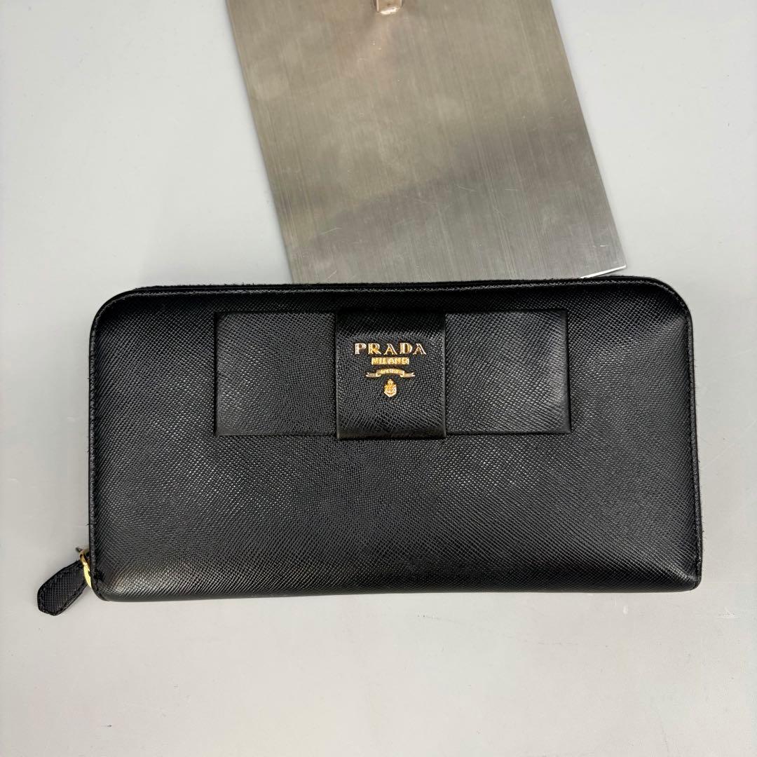 PRADA サフィアーノレザー 長財布 ブラック　フィオッコ　ラウンドファスナー