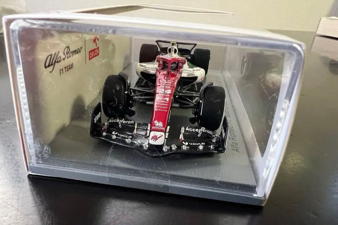 ミニカー Alfa Romeo F1 Team 2022 ZhouGuanyu1:43