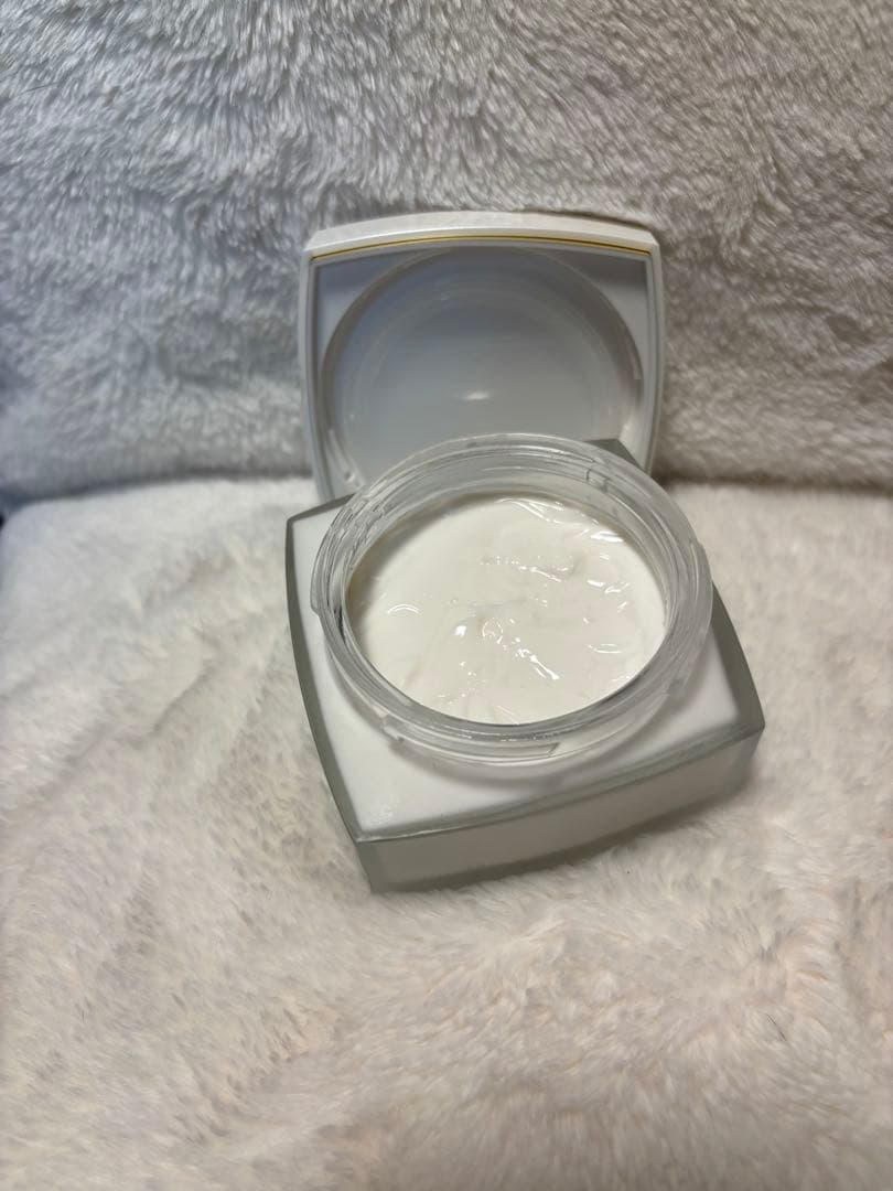 CHANEL ココ マドモアゼル シルキー　ボディクリーム 150g