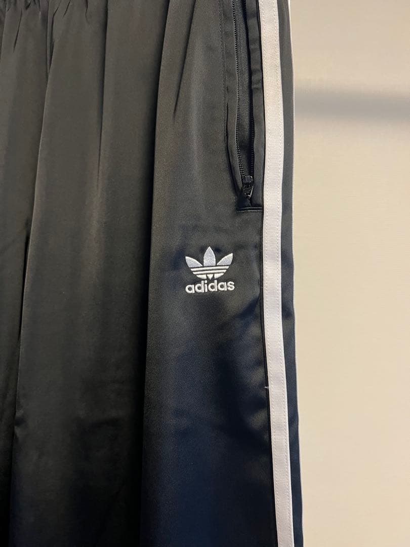 adidas originals アディダス　サテンワイドレッグトラックパンツ