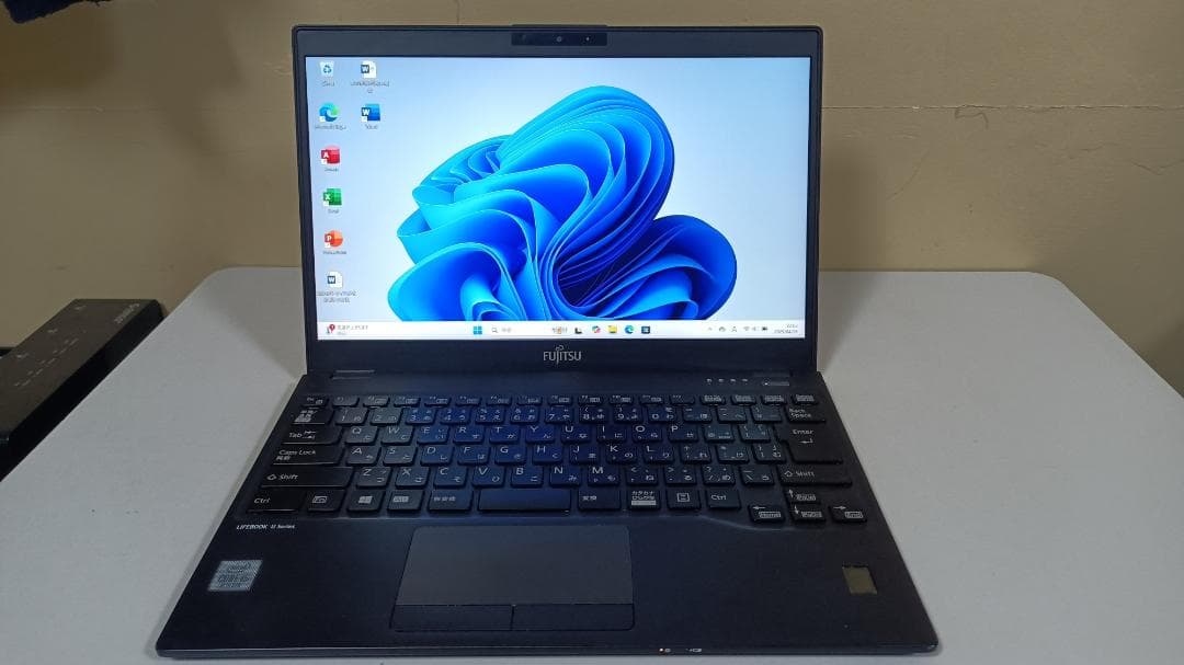 ノートパソコンFUJITSU第十世代Core i5 M.2NVMeSSD256G