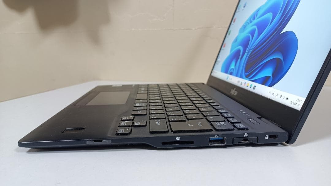 ノートパソコンFUJITSU第十世代Core i5 M.2NVMeSSD256G