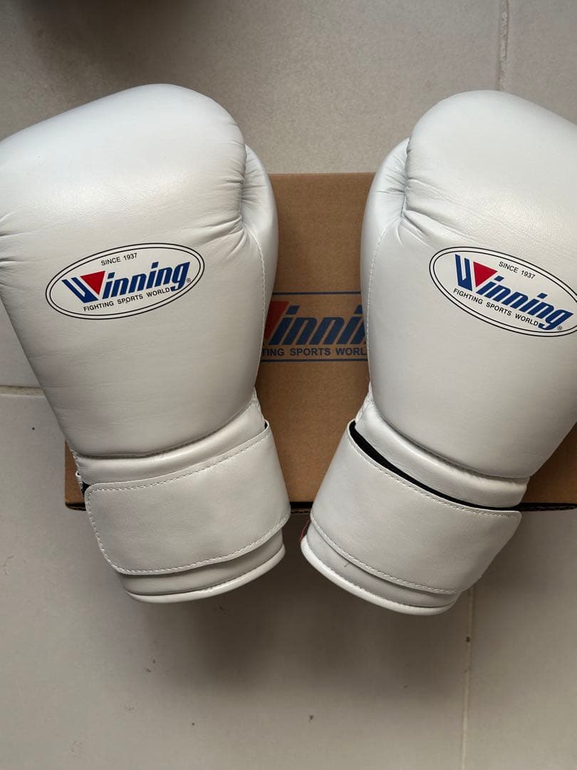 ぼ*ん様 ボクシンググローブ ホワイト 箱付き