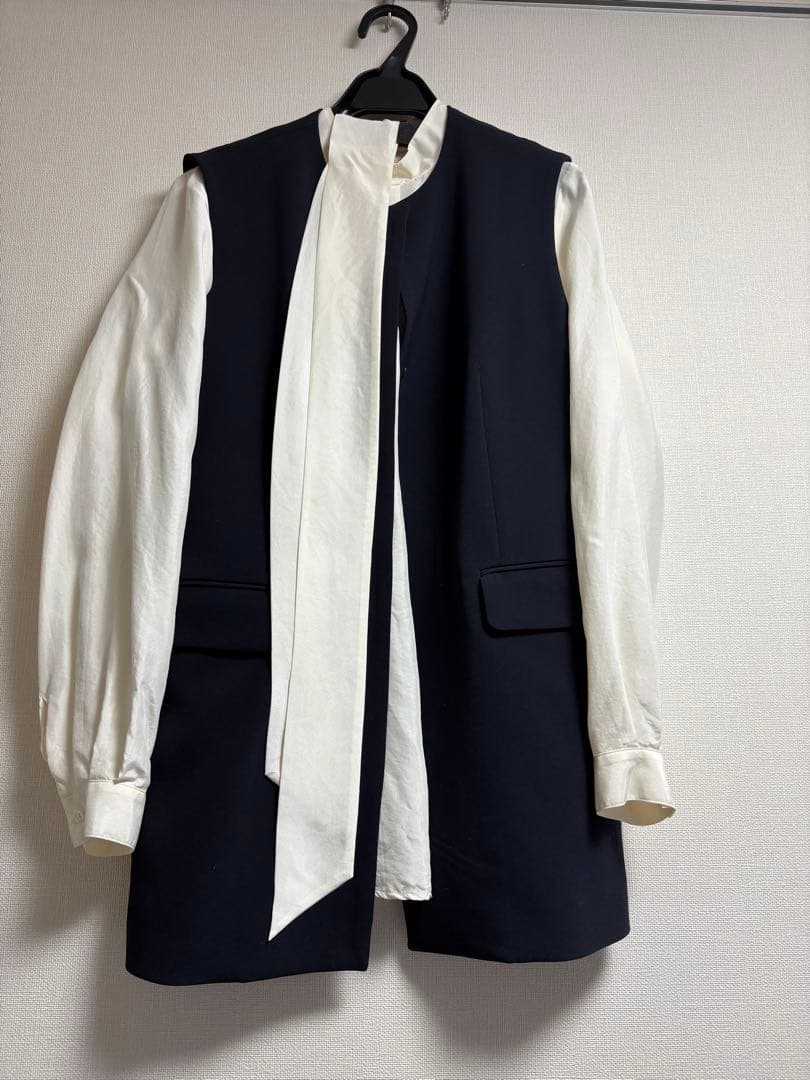 SOEJU ジレ&シルクブラウス