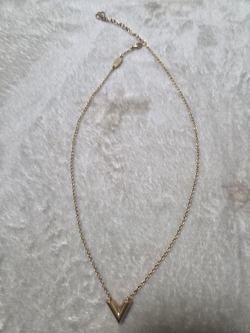 V字型ペンダントネックレス