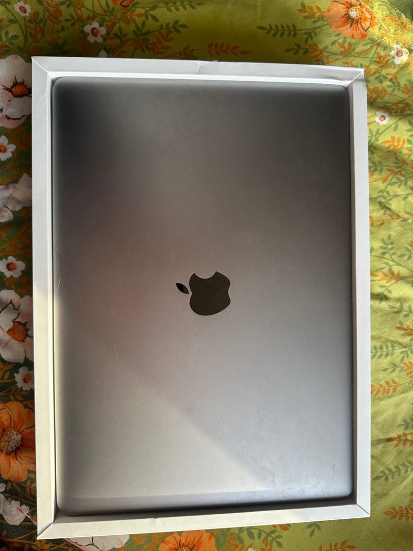 MacBook Pro 13インチTouch Bar2018年電源入らず部品取り