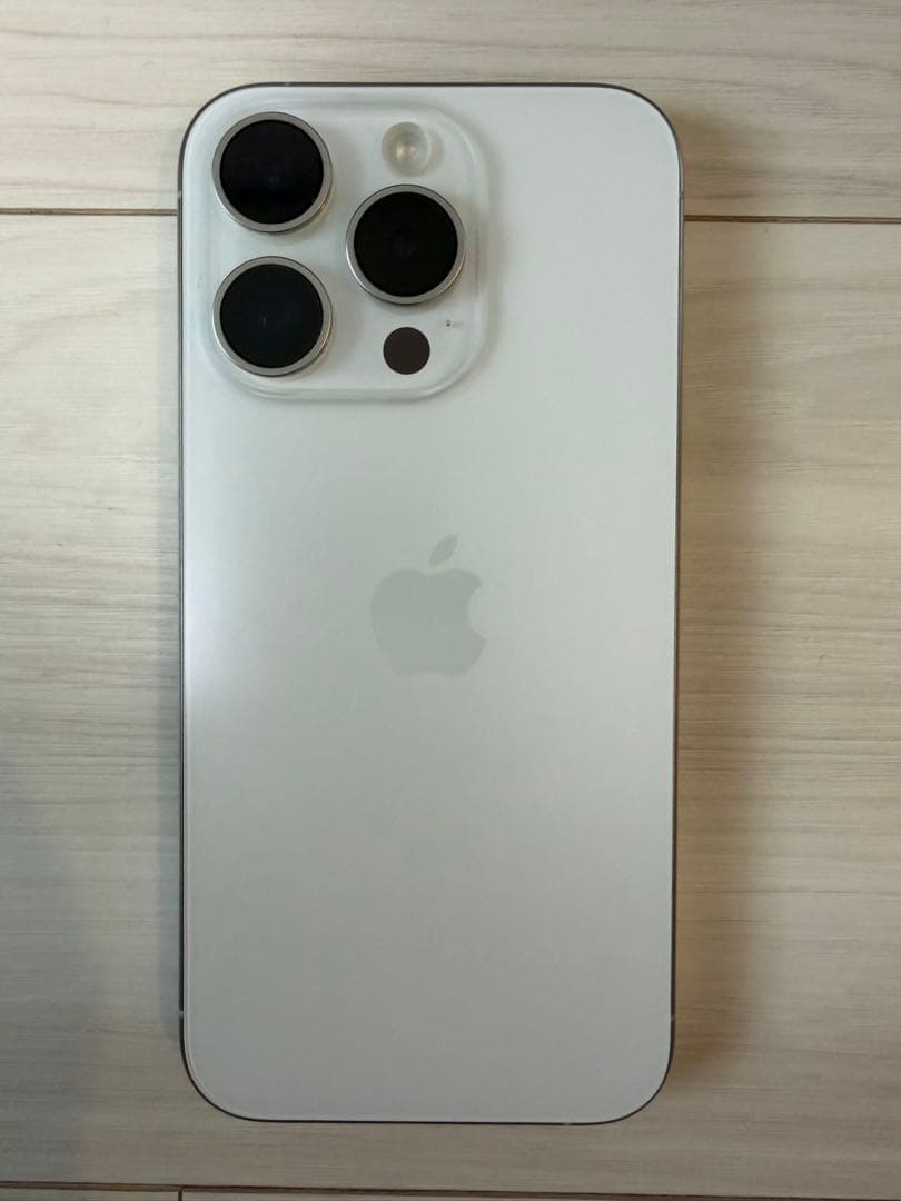 iPhone 15Pro ホワイトチタニウム128GB 残量88%