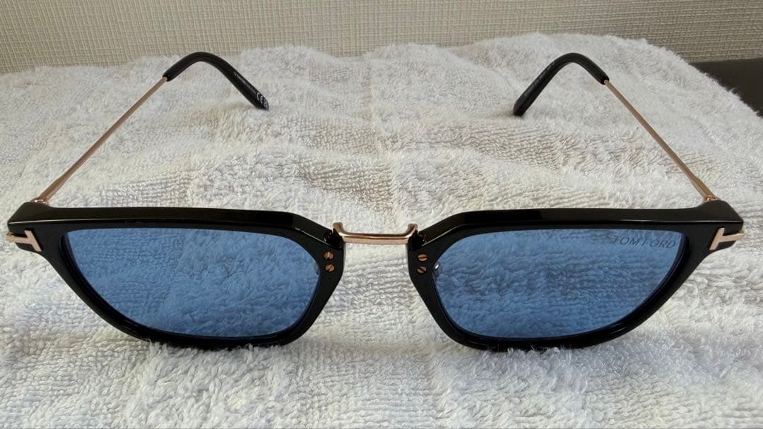 トムフォード TOM FORD TF1042D 01V 52サングラス