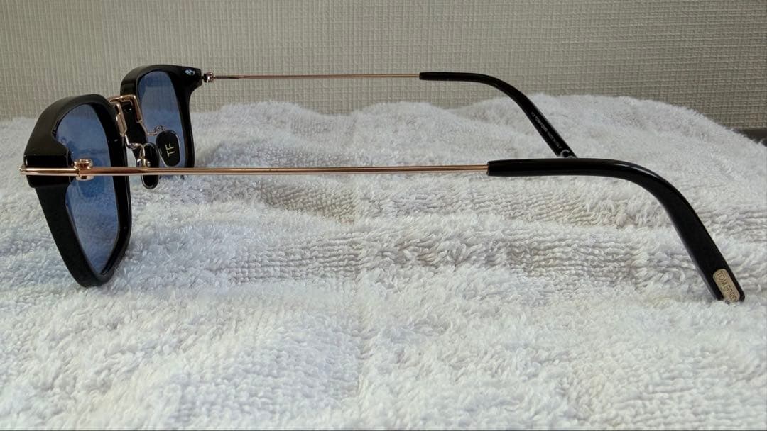 トムフォード TOM FORD TF1042D 01V 52サングラス