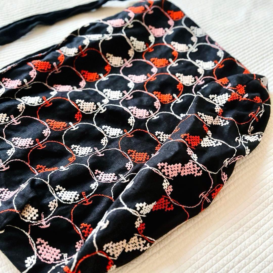 美品 ミナペルホネン ショルダーバッグ mela りんご 2way ボディバッグ