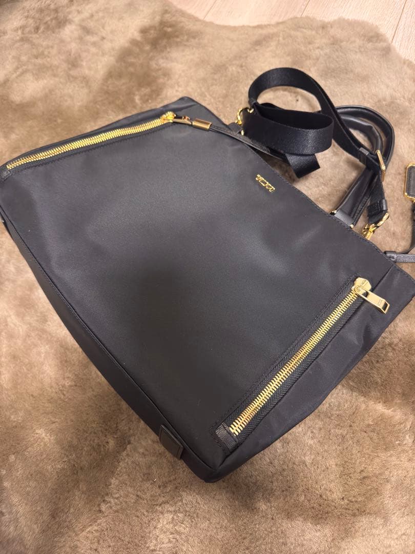 TUMI「ヴァレッタ」ミディアム・トート