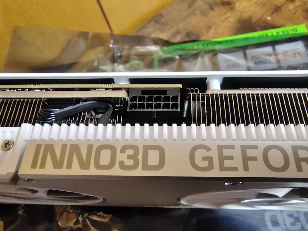 グラフィックボード・グラボ・ビデオカード INNO3D GeForce RTX 5070 TWIN X2 OC WHITE