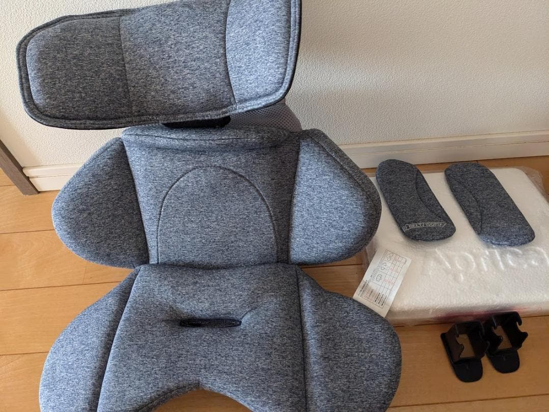 アップリカ 美品クルリラAC チャイルドシート＋車保護マット付き