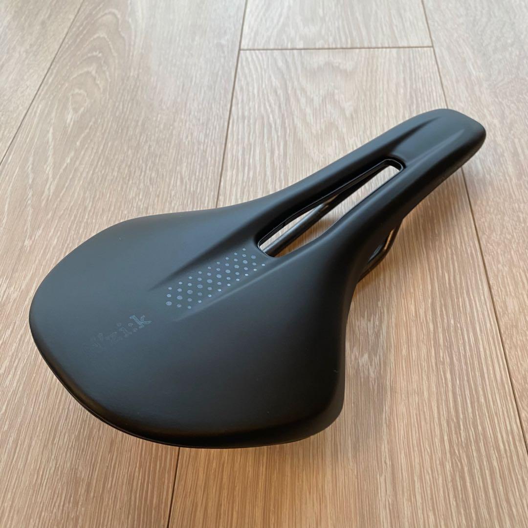 fi’zi:k VENTO ANTARES R3 140mm フィジーク サドル