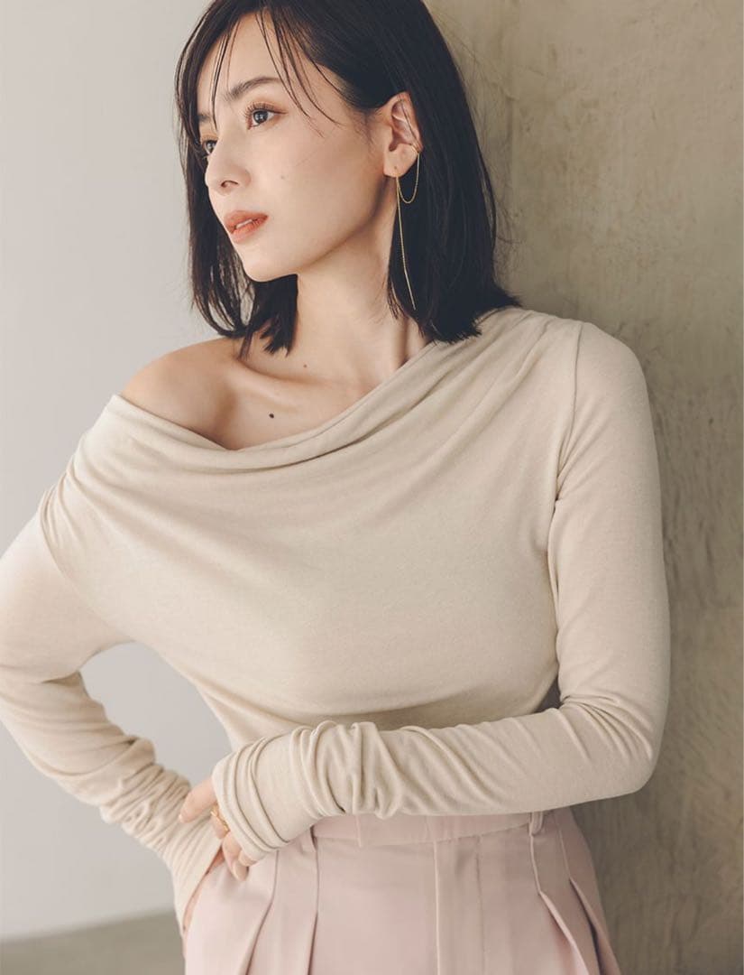 anuans ギャザードレープカットトップス タグ付き