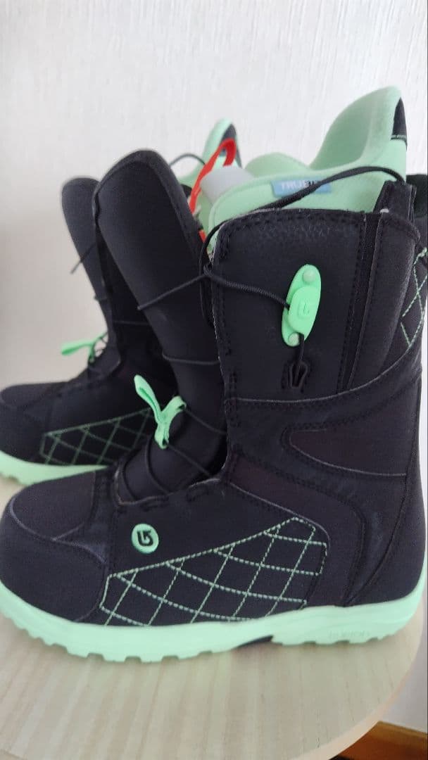 【未使用】BURTON バートン MINT スノーボードブーツ24センチ