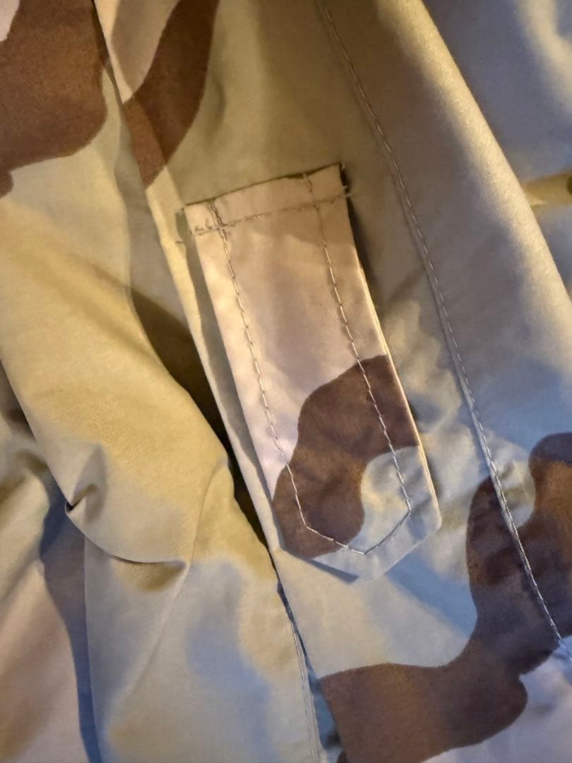 ゴアテックス　カモフラージュ リバーシブルジャケット 内ポケットに収納されます。