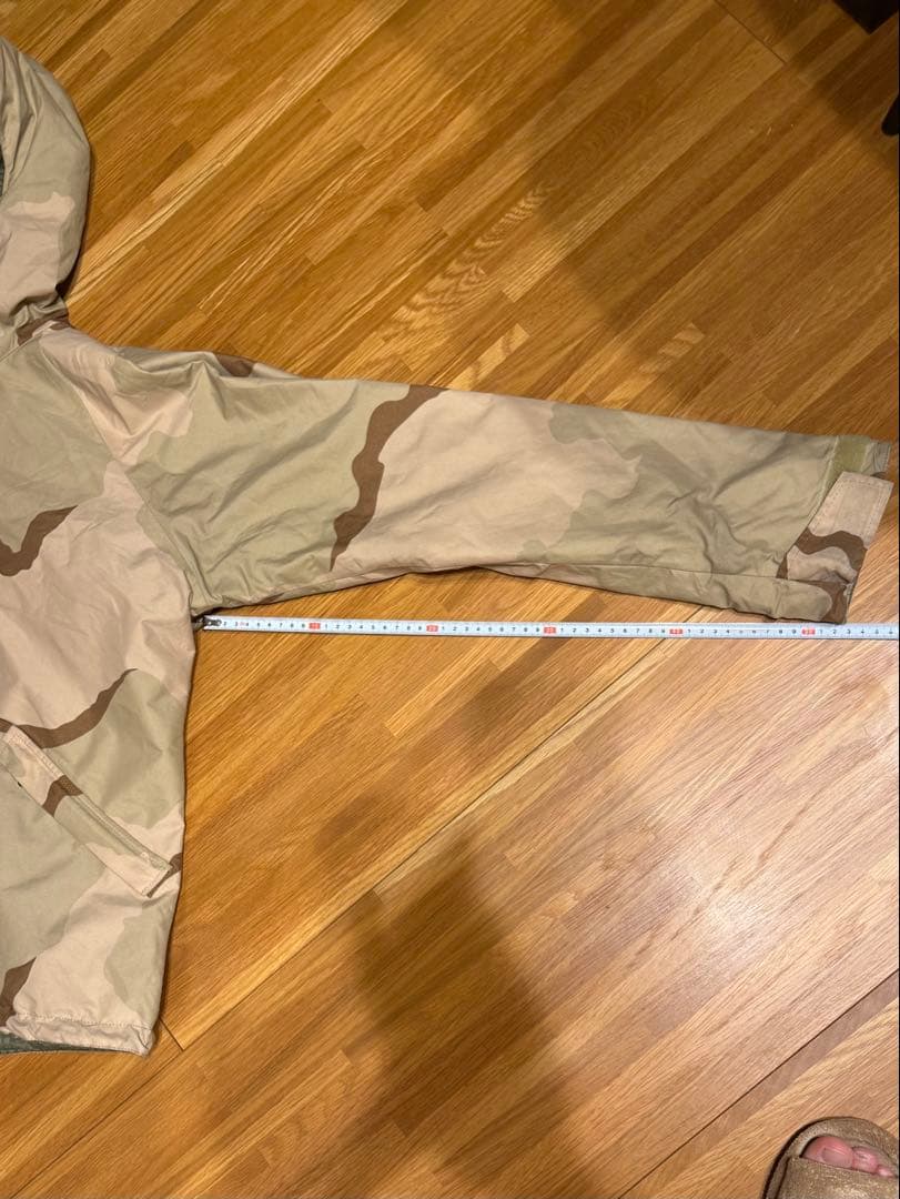 ゴアテックス　カモフラージュ リバーシブルジャケット 内ポケットに収納されます。