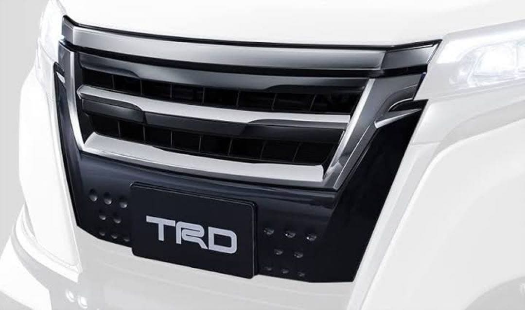 エスクァイア後期　TRD フロントグリル　ソナー穴なし　美品