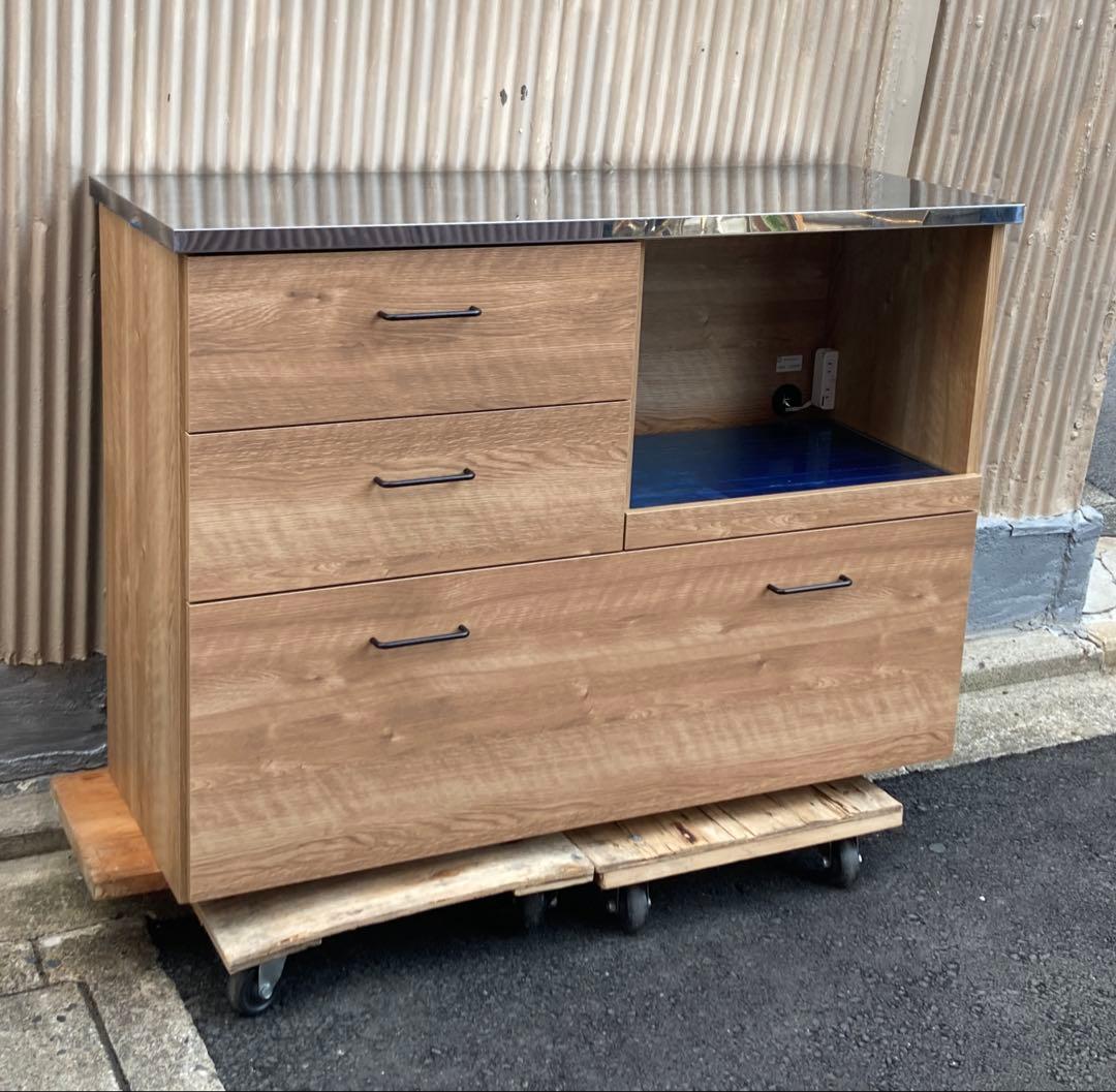 ヴィンテージ調ステンレス天板のキッチンカウンター