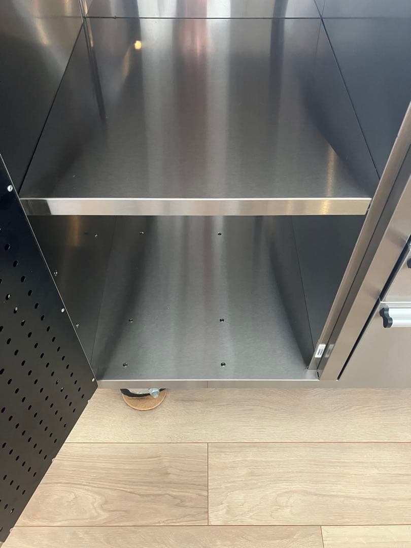 美品⭐︎ステンレススチール キャビネット鍵キャスター付き　おしゃれ　新生活