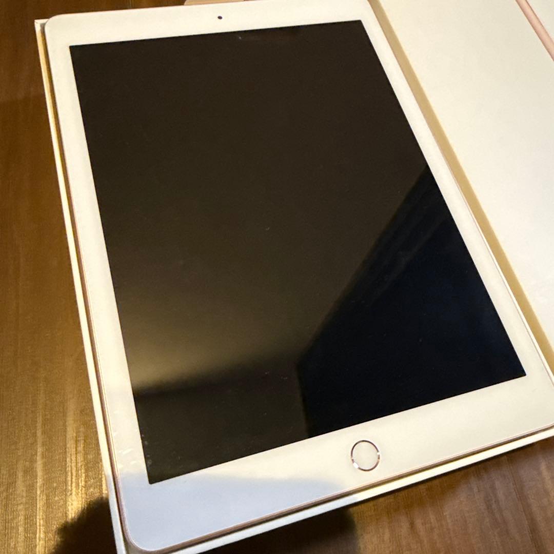 Apple iPad 第6世代 本体 128GB Wi-Fiモデル ゴールド