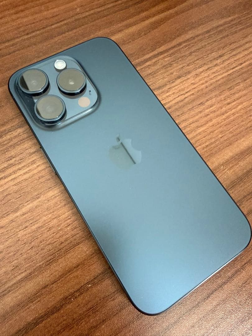 Apple iPhone 15 Pro本体 美品