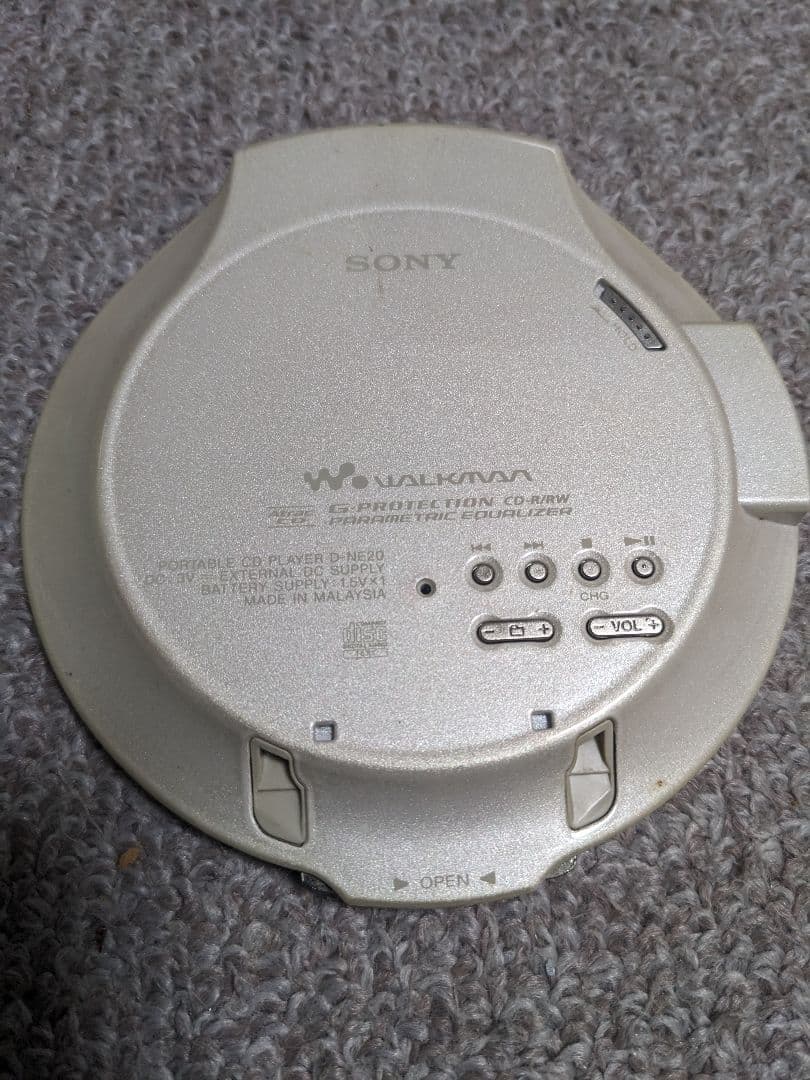 d*9様 SONY ソニー CDWALKMAN MP3 D-NE20 ジャンク品