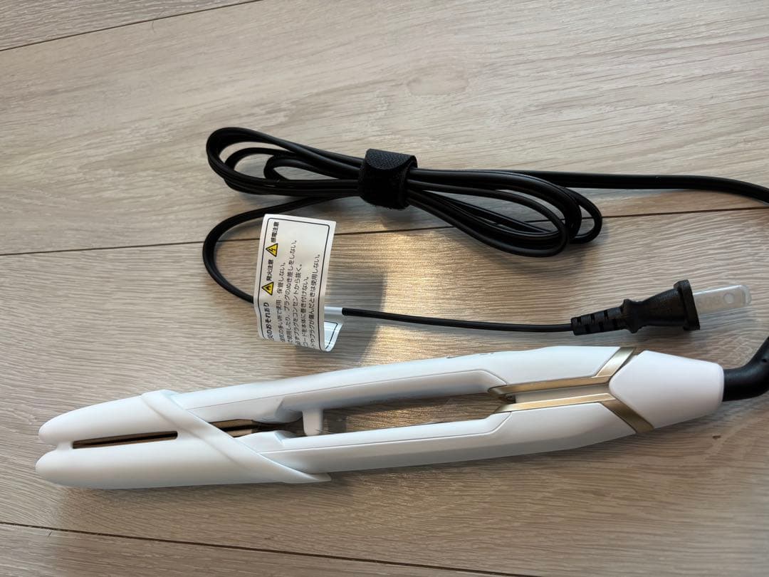 【未使用／海外対応】ホワイト ストレートヘアアイロン