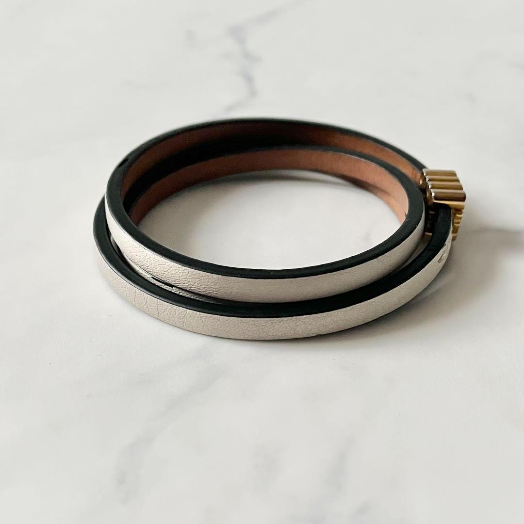 ロエベ アナグラム ツイストバングル カーフ ブレスレット レザー ホワイト