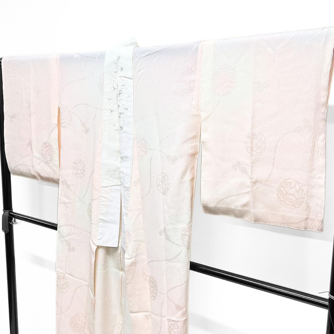 長襦袢　襟に刺繍　鞠　水引　芝草　梅花　芝草　竹　着物　124b d ms