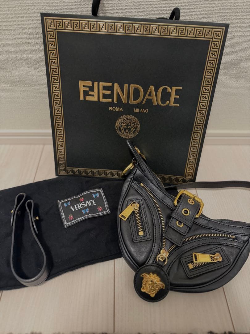 ヴェルサーチ ホーボーバック デュアリパコラボ