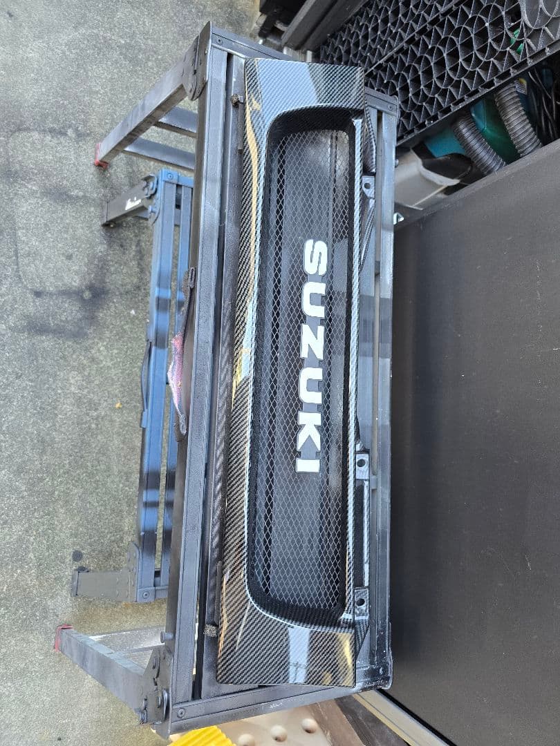jb23 ジムニー　カーボン調グリル　SUZUKI