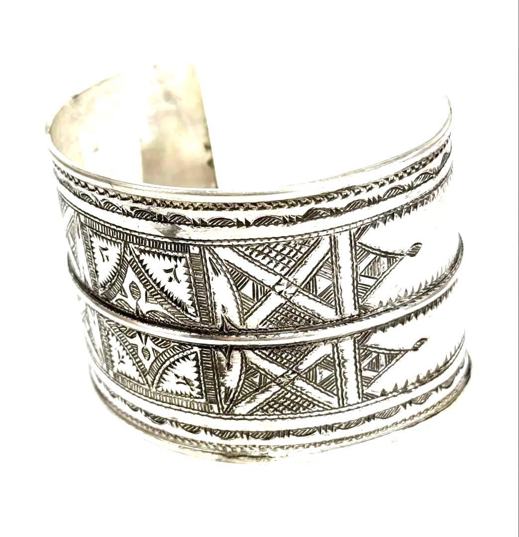 トゥアレグ族　ハンドメイド　シルバーバングル