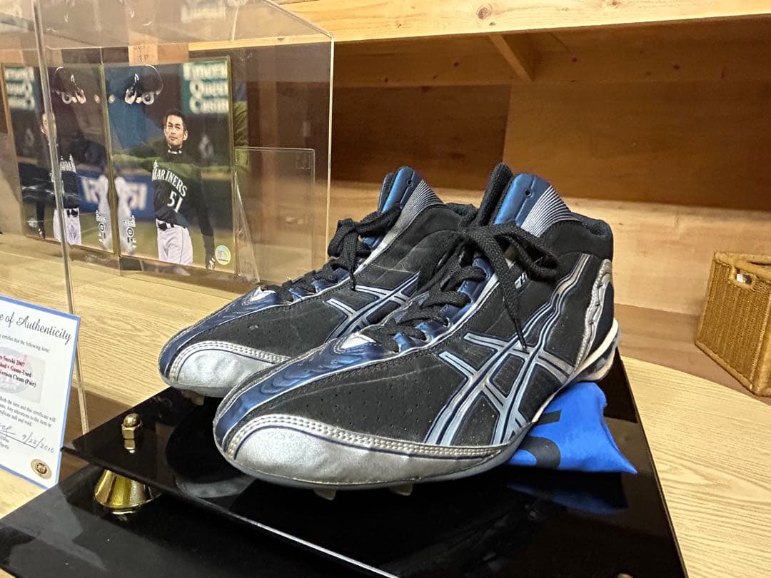 イチロー 実使用2007年アシックススパイク サイン入り