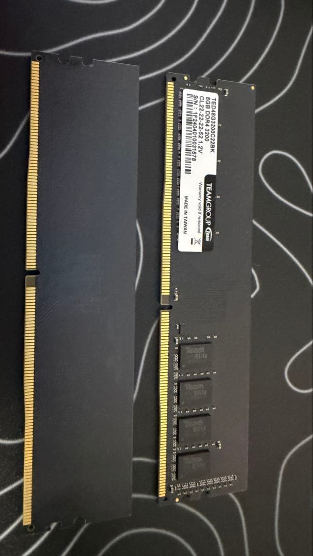 TEAMGROUP 8GB DDR4 3200MHz メモリ