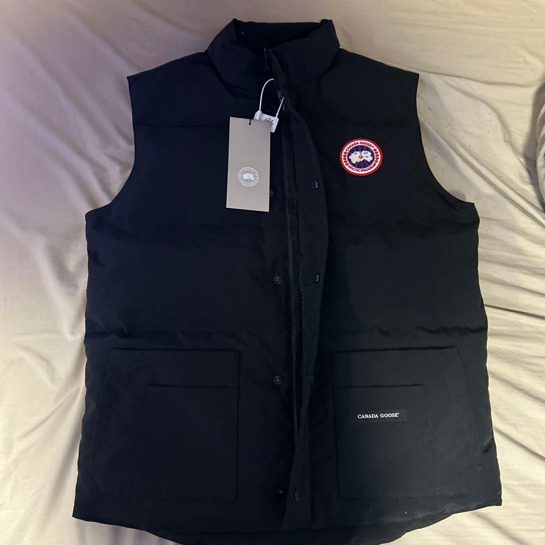 カナダグースダウンベスト