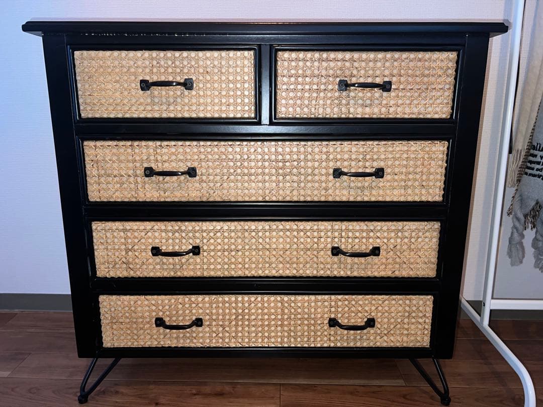 4段チェスト 黒とラタン風