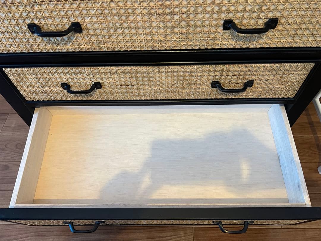 4段チェスト 黒とラタン風