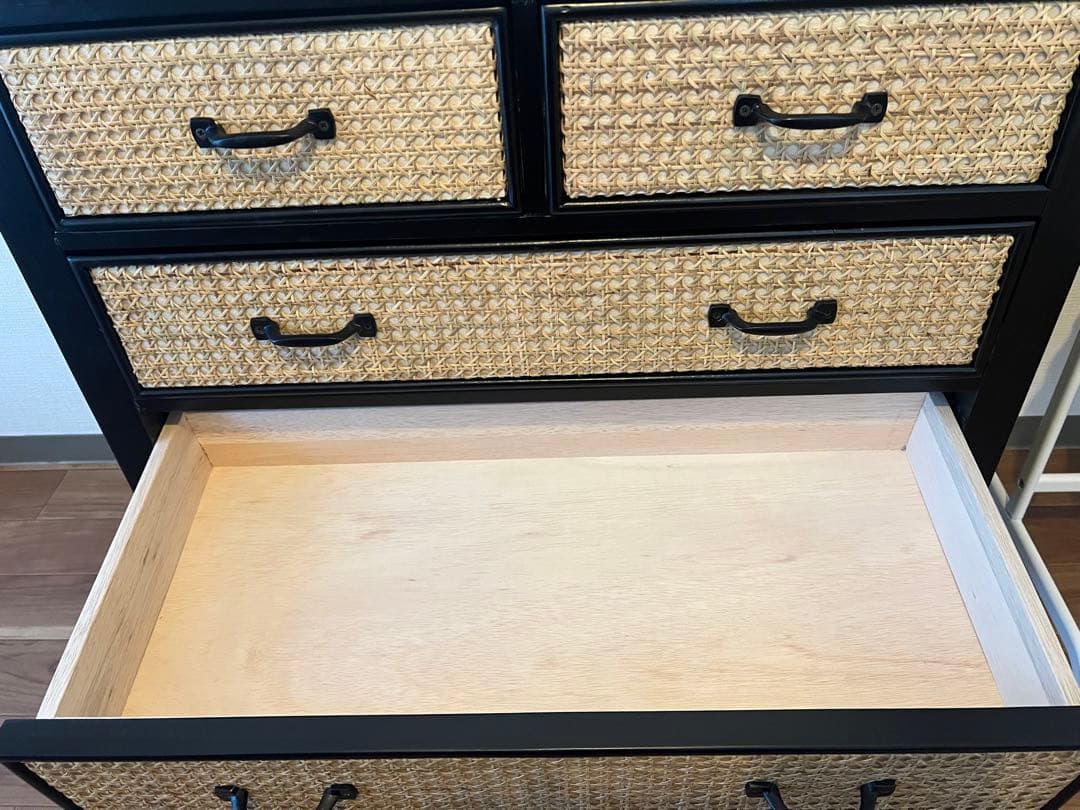 4段チェスト 黒とラタン風