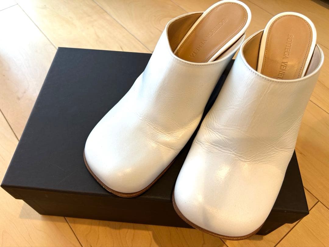 BOTTEGA VENETA ホワイトミュール