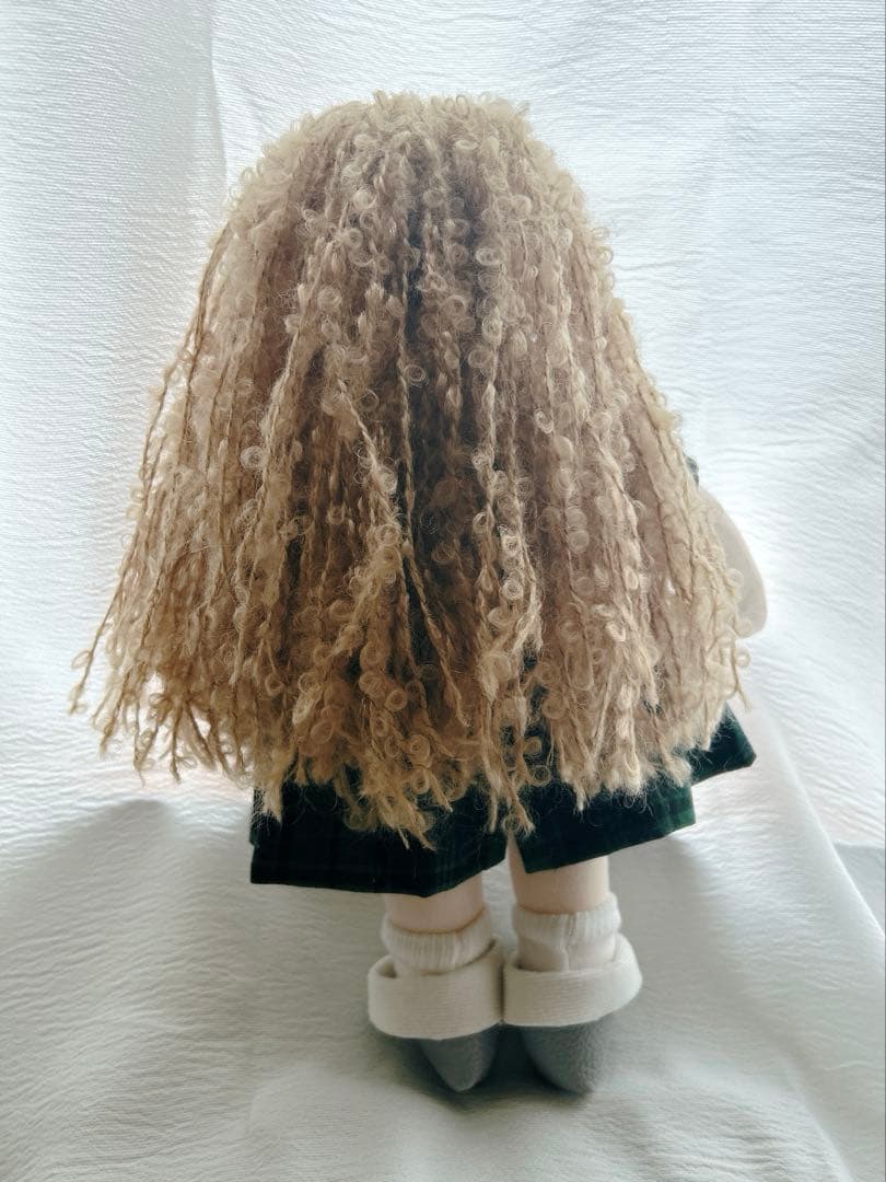 ウォルドルフ人形　B体 カーリーヘアーの女の子