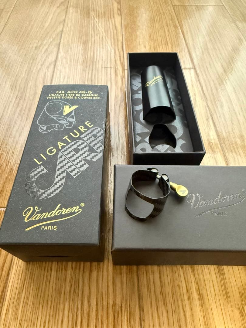 【土日限定価格】Vandoren カーボン　アルトサックス用　リガチャー